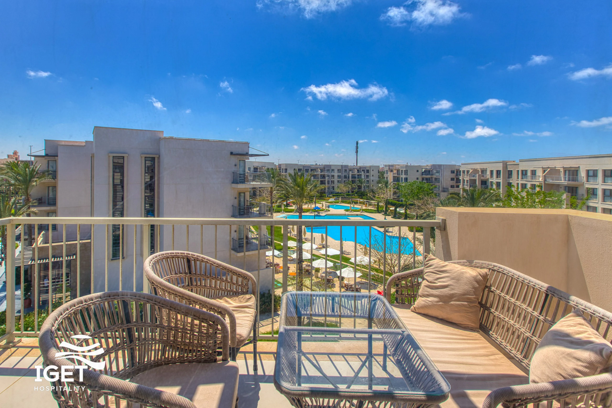 Studio in Marassi Marina direct on pool